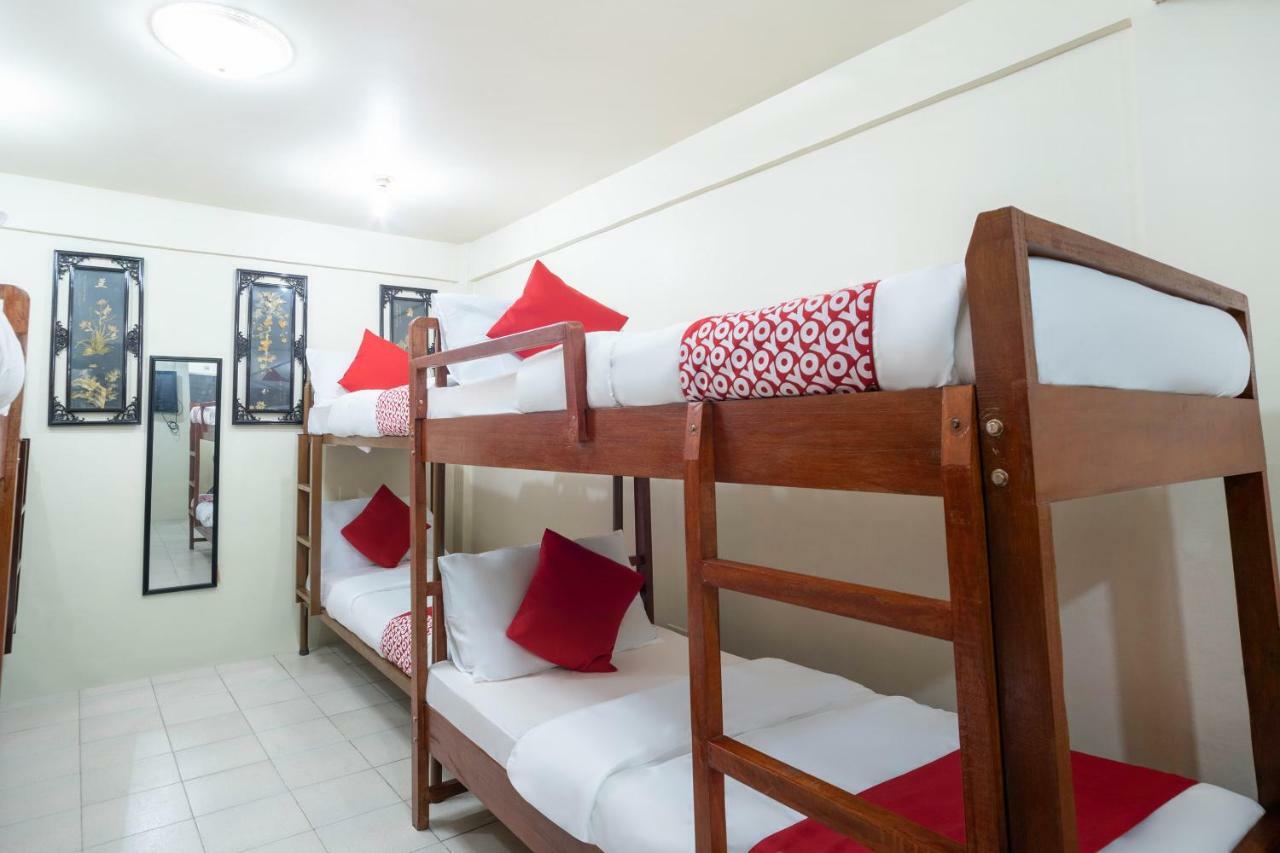 Conrado'S Apartelle Paranaque City Ngoại thất bức ảnh
