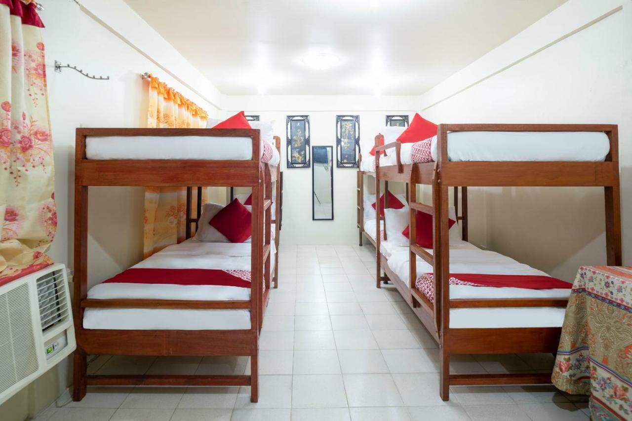 Conrado'S Apartelle Paranaque City Ngoại thất bức ảnh