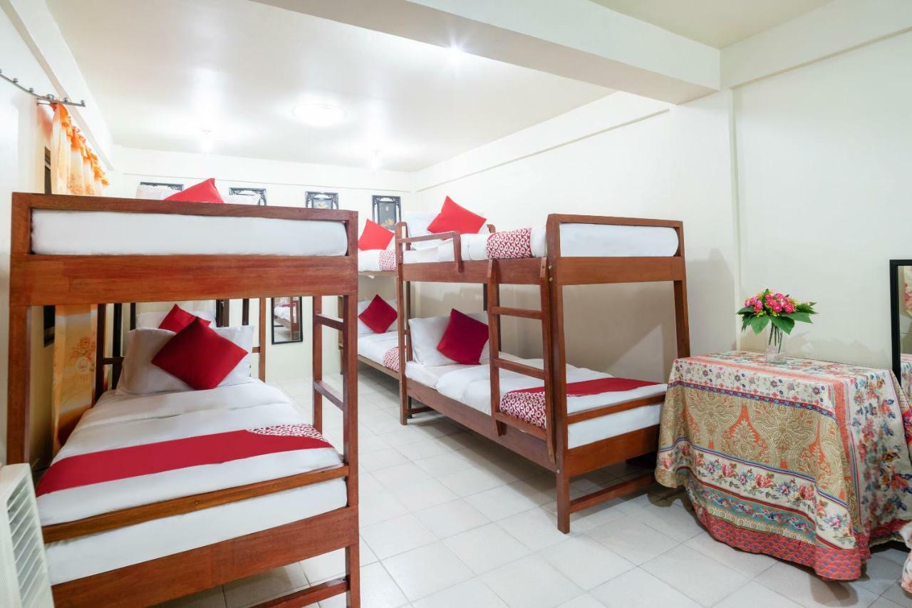 Conrado'S Apartelle Paranaque City Ngoại thất bức ảnh