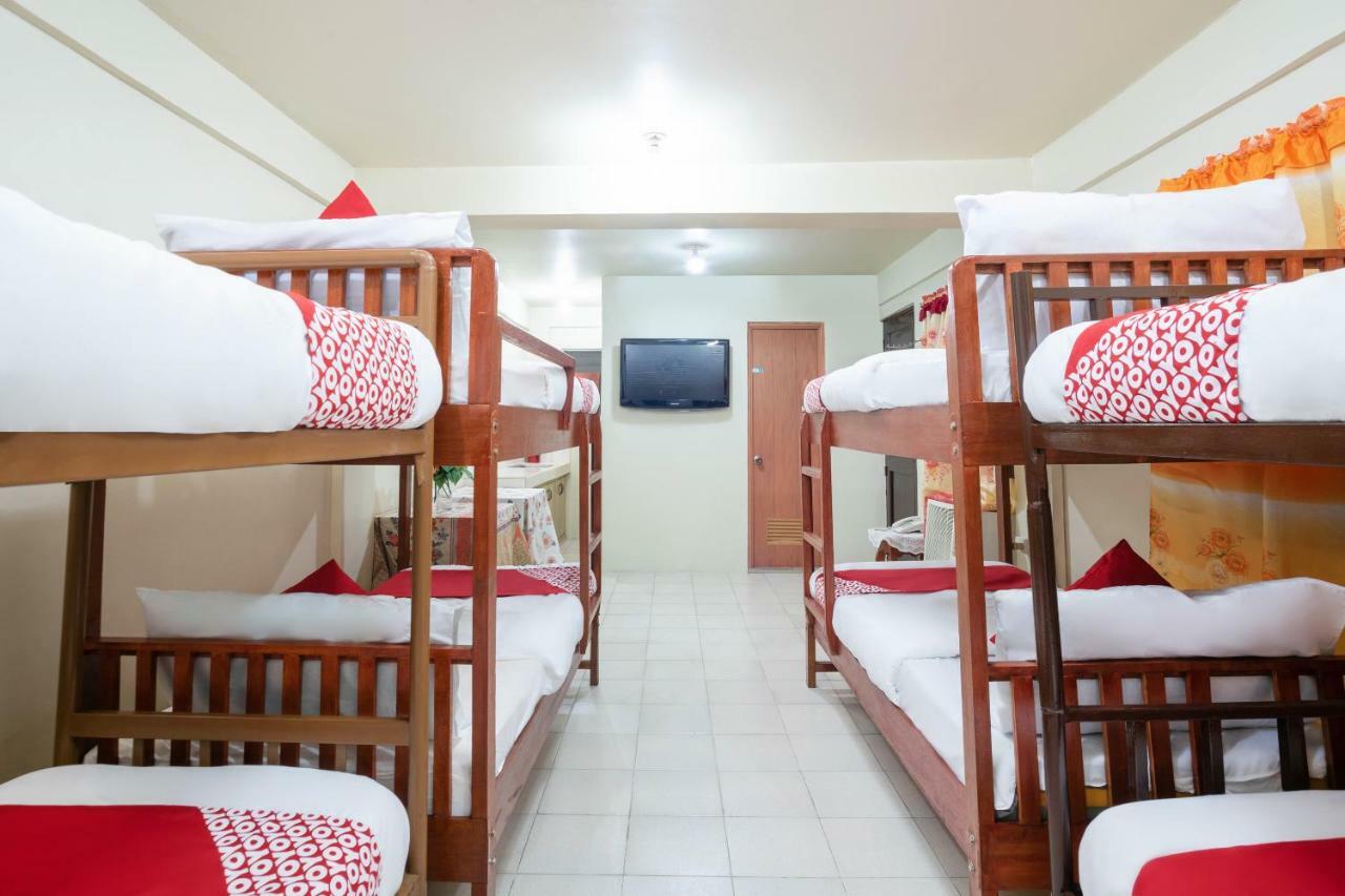 Conrado'S Apartelle Paranaque City Ngoại thất bức ảnh